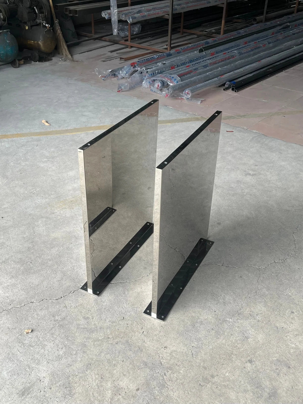 Reflective Metal Table Legs
